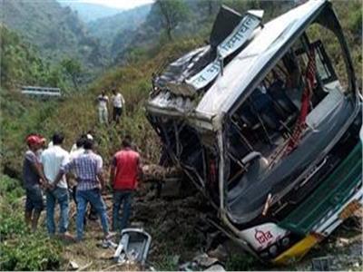 مصرع وإصابة 28 شخصًا جراء سقوط حافلة بواد في الفلبين