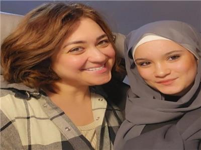 ابنة مروة عبد المنعم بعد ارتدائها للحجاب: فخورة بأمي لإنها حببتني في ربنا