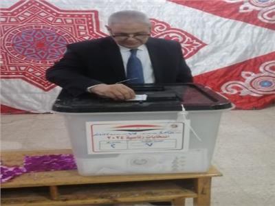 رئيس «كهرباء شمال القاهرة» يدلي بصوته في الانتخابات الرئاسية بمدينة نصر