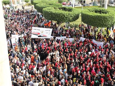 جامعة القاهرة تواصل تنظيم مسيرات حاشدة لمنتسبيها للإدلاء بأصواتهم| فيديو