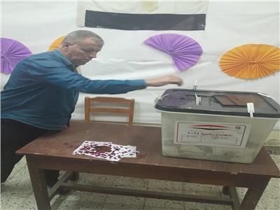 رئيس مدينة كفر الزيات يدلي بصوته في الانتخابات الرئاسية