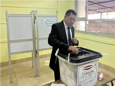 رئيس محكمة استئناف القاهرة يدلي بصوته في الانتخابات الرئاسية 