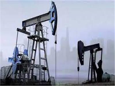 أسعار النفط تتراجع على مدار الأسبوع رغم خفض معدلات الانتاج 