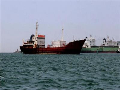 أنباء عن محاولة سيطرة على سفينة غرب عدن اليمنية