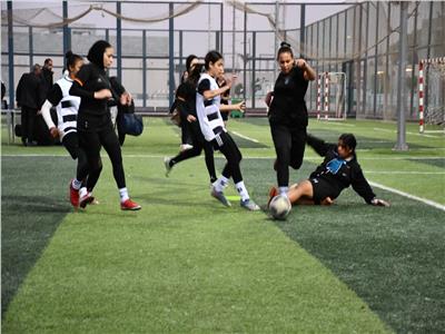 وزير الشباب يشهد اللقاء الختامي للمراكز الرياضية للفتيات