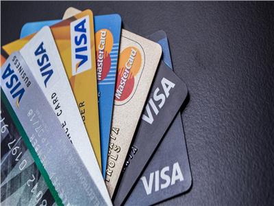 أسباب إيقاف بطاقات الائتمان المصدرة حديثًا من البنوك للتعامل في الخارج لمدة 6 أشهر