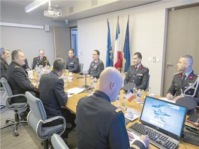 قائد القوات الجوية يلتقى رئيس هيئة أركان سلاح الجو والفضاء الفرنسى