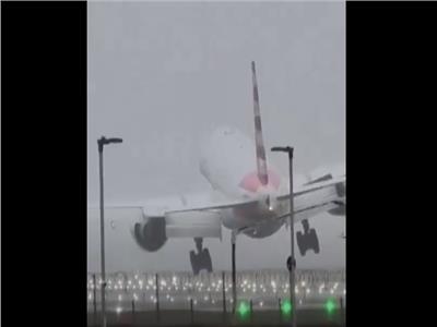 هبوط مرعب لطائرة ركاب بمطار هيثرو