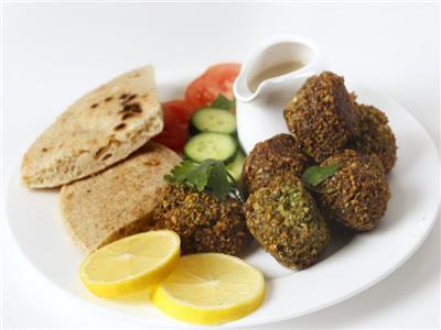 أشهر «الأكلات الشعبية».. طريقة تحضير الطعمية المصرية