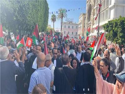 مظاهرة أمام السفارة الأمريكية في تونس احتجاجًا على سياساتها في حرب غزة