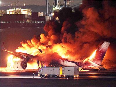 مصرع 5 أشخاص في تصادم طائرتين بمطار هانيدا في طوكيو