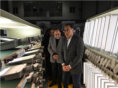 رئيس الوزراء يزور مصنع سيراج «فلير» لإنتاج أجهزة الإضاءة