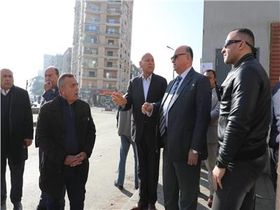 محافظ القاهرة يتفقد أعمال التطوير الجارية بأحياء «النزهة وعين شمس والمطرية»