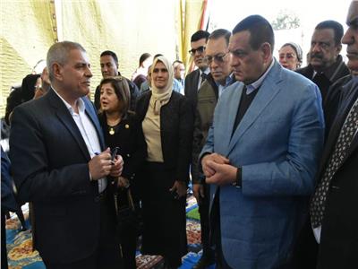 وزير التنمية المحلية ومحافظ الشرقية يتفقدان طريق «أبو حاكم- ميت أبو علي»