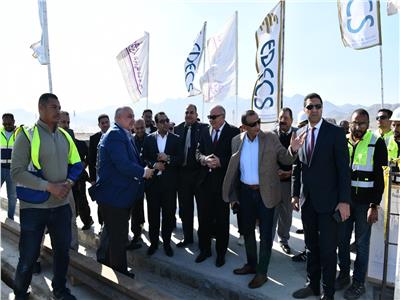 محافظ قنا ورئيس «موانئ البحر الأحمر» يتففدان محطة الحاويات بميناء سفاجا