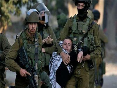 الاحتلال يعتقل 36 فلسطينيًا ويقتحم حيًا في "رام الله"