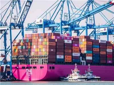 ميناء دمياط يستقبل أكبر غاطس لسفينة حاويات منذ افتتاحه