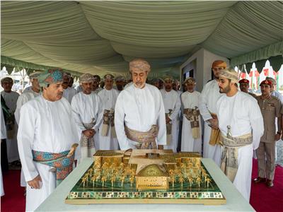 السلطان هيثم يضع حجر الأساس لمجمع عُمان الثقافي وهيئة الوثائق والمحفوظات