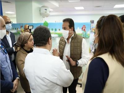 وزير الصحة يتفقد مستشفى كوم حمادة التخصصي ويوجه بمتابعة معدلات الولادة القيصرية 