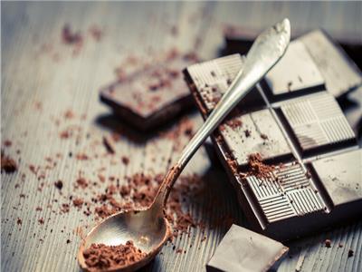 ما العلاقة بين الشوكولاتة الداكنة والحالة الصحية؟