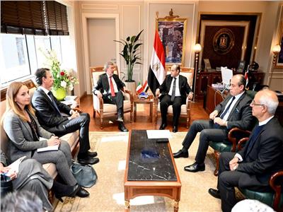 وزير الصناعة يبحث مع سفير إيطاليا تعزيز التعاون الاقتصادي بين البلدين