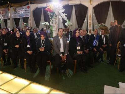 محافظ بورسعيد ونقيب المعلمين يشهدان تكريم 452 معلمًا لوصولهم سن المعاش