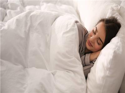 10 أنشطة غريبة للإنسان أثناء النوم