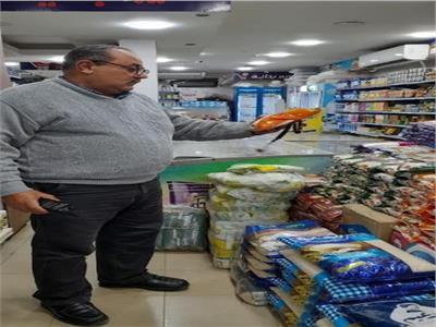 طرح سلع غذائية بأسعار مدعمة وتحرير 110 محاضر مخالفة بمراكز المنيا