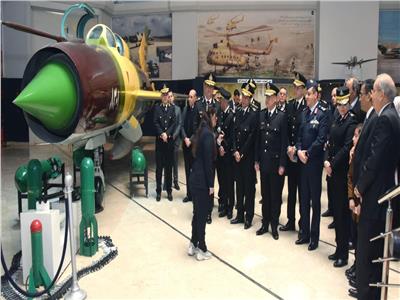 القوات المسلحة تنظم زيارة لقادة وضباط هيئة الشرطة وعدد من أسر الشهداء لمتحف القوات الجوية