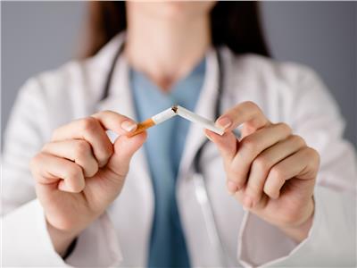 الغرغرينا وأمراض أخرى خطيرة.. جراح يكشف مخاطر التدخين