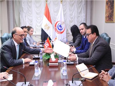 وزير الصحة يستقبل السفير التونسي لبحث التعاون بين البلدين في القطاع الصحي