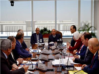 وزيرا النقل وقطاع الأعمال يبحثان التعاون لتوطين صناعة الأتوبيسات في مصر