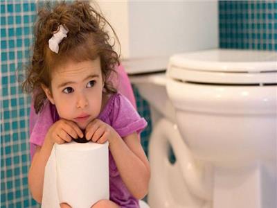 طرق بسيطة لعلاج «الإمساك» المزمن عند الأطفال 
