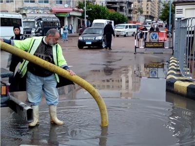 «زعابيب أمشير».. أمطار غزيرة ورياح تضرب الإسكندرية| صور