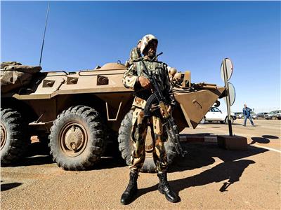 الجيش الجزائري: إرهابيان يسلمان نفسيهما والقبض على آخر بجنوبي البلاد
