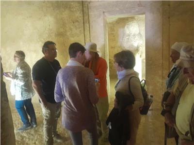 وفد سياحي أسباني يزور « تل العمارنة» الأثرية في المنيا