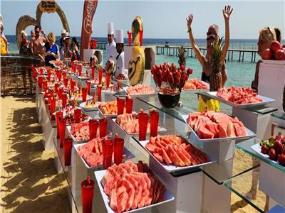 احتفالات «الفلانتين» تجذب آلاف السائحين على شواطئ مرسى علم| صور