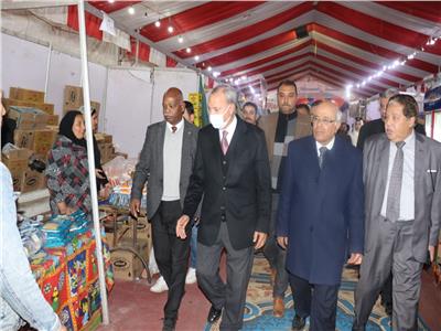 محافظ القليوبية ورئيس الغرفة التجارية يفتتحان معرض «أهلا رمضان» بمدينة بنها