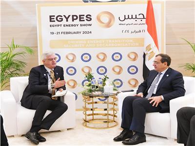 وزير البترول يلتقى وفد شركة تكنيب لبحث مشروع إنتاج السولار بصعيد مصر