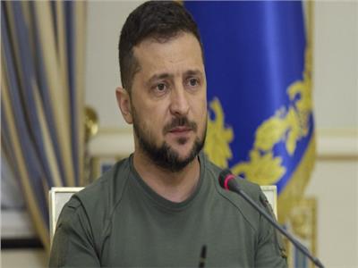 زيلينسكي يوقع مرسوما يسمح للأجانب بالخدمة في الحرس الوطني الأوكراني