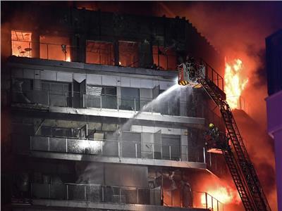 مقتل 4 أشخاص و14 مفقودا بحريق مبنى في فالنسيا الإسبانية