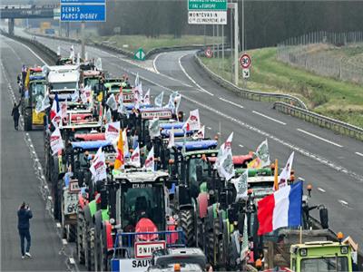انطلاق احتجاجات الجرارات في باريس