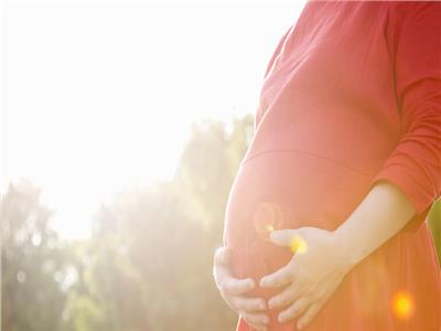 كيف يمكن لأشعة الشمس أن تؤثر على القدرة الإنجابية للنساء؟.. دراسة توضح