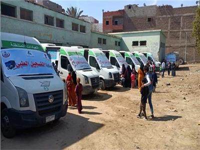 «صحة المنيا» تنظم قافلة طبية بقرية السلام في بني مزار