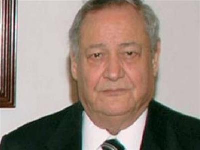 وزير الرياضة ينعى وفاة اللواء منير ثابت رئيس اللجنة الأولمبية المصرية الأسبق