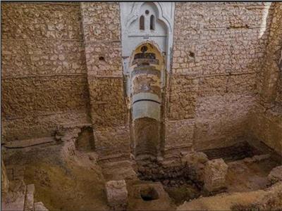 الكشف عن أنماط معمارية لمسجد عثمان بن عفان يعود تاريخها إلى 1200 عام  