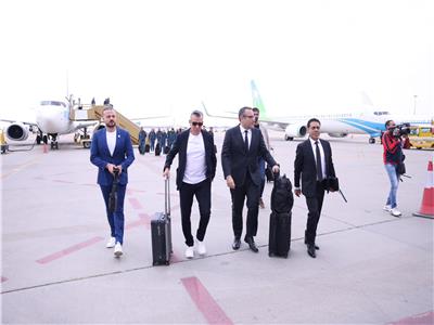 بعثة الأهلي تصل مطار الرياض استعدادًا لمواجهة الزمالك