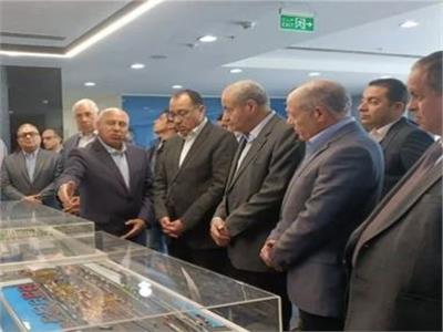 رئيس الوزراء يتفقد مبنى الإدارة والتحكم بـ «ميناء الإسكندرية»