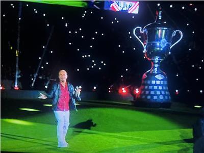 عمرو دياب يشارك بالغناء في افتتاح مباراة الأهلي والزمالك