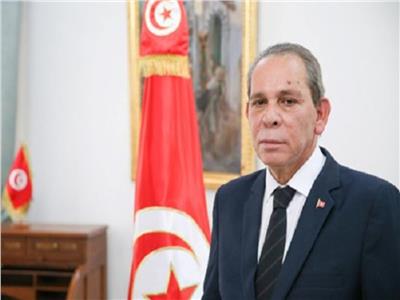 رئيس الحكومة التونسية يؤكد ضرورة تحسين المناخ الاستثماري في بلاده
